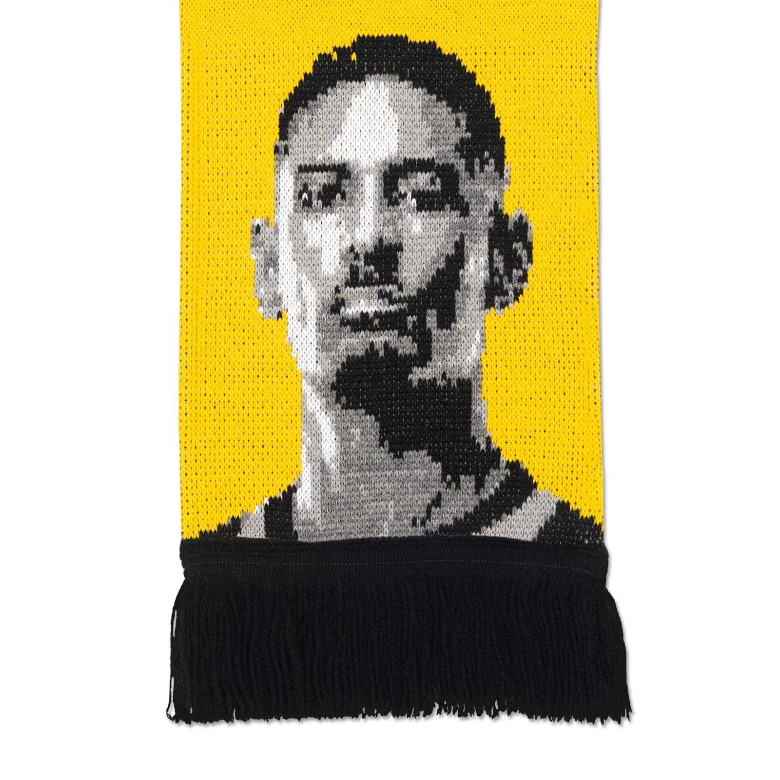 Detailansicht des BVB Schal Sebastian Haller in schwarzgelb mit gestricktem Porträt von Sebastian Haller und schwarzen Fransen am unteren Rand.