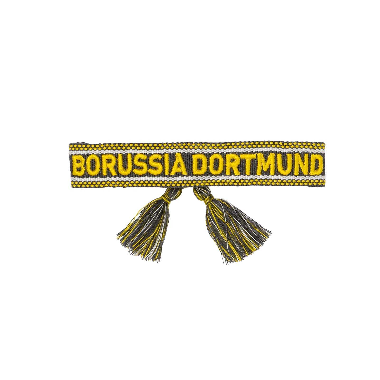 Vorderansicht des BVB Stoffarmbands in schwarzgelb mit Fransen und dem Schriftzug „BORUSSIA DORTMUND“ mittig auf dem Armband.