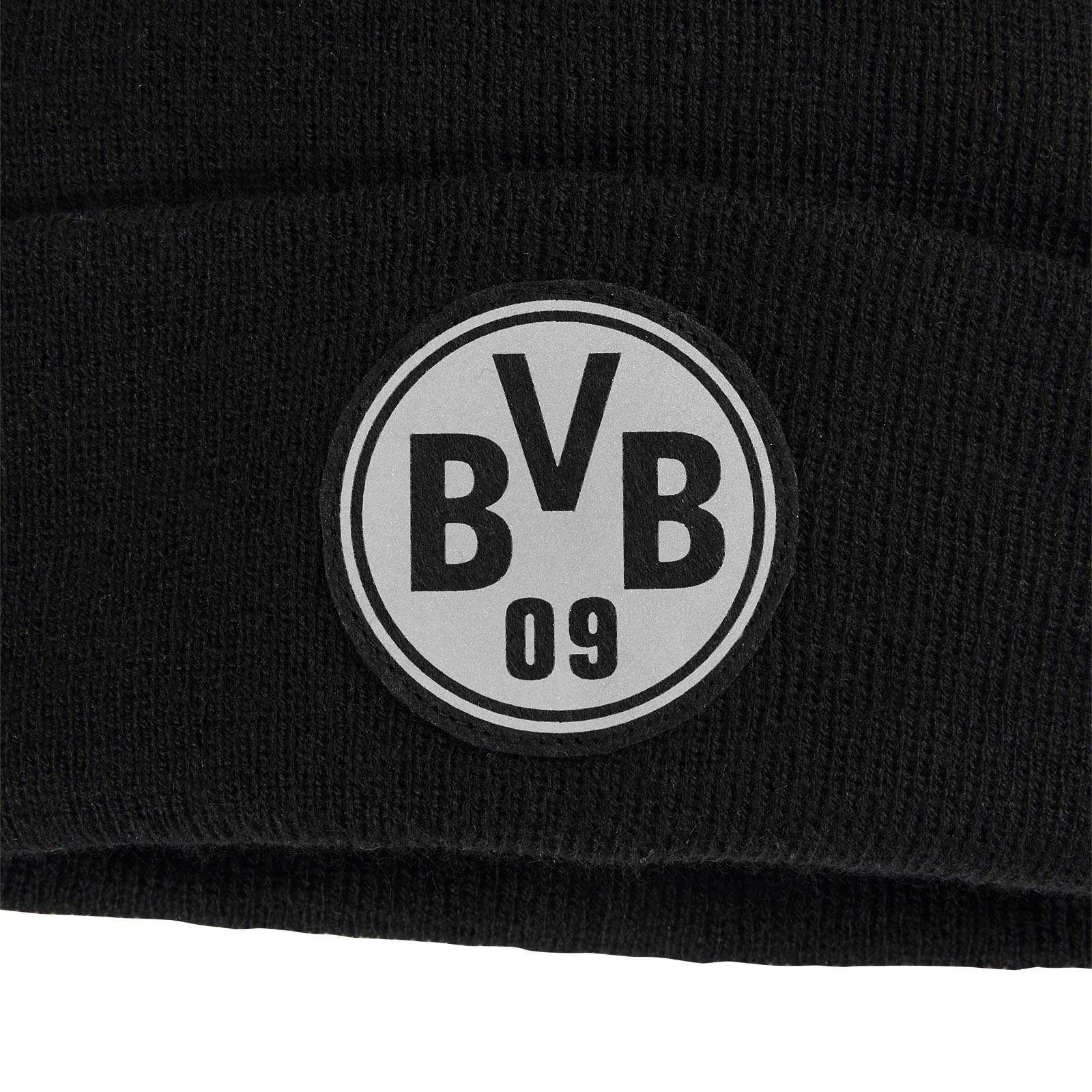 Detailansicht der schwarzen BVB Logo Beanie reflective für Kinder mit reflektierendem BVB-Emblem auf der Vorderseite.