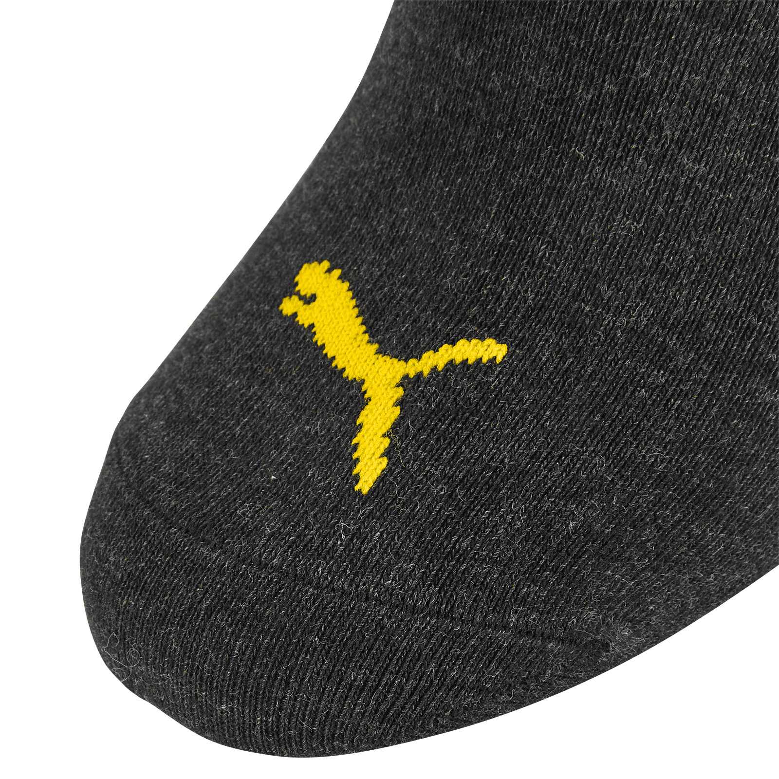Detailansicht einer schwarzgelben BVB-Sneaker Socke (Puma) aus dem 3er Pack mit gelbem Puma-Logo auf dem Fußrücken.