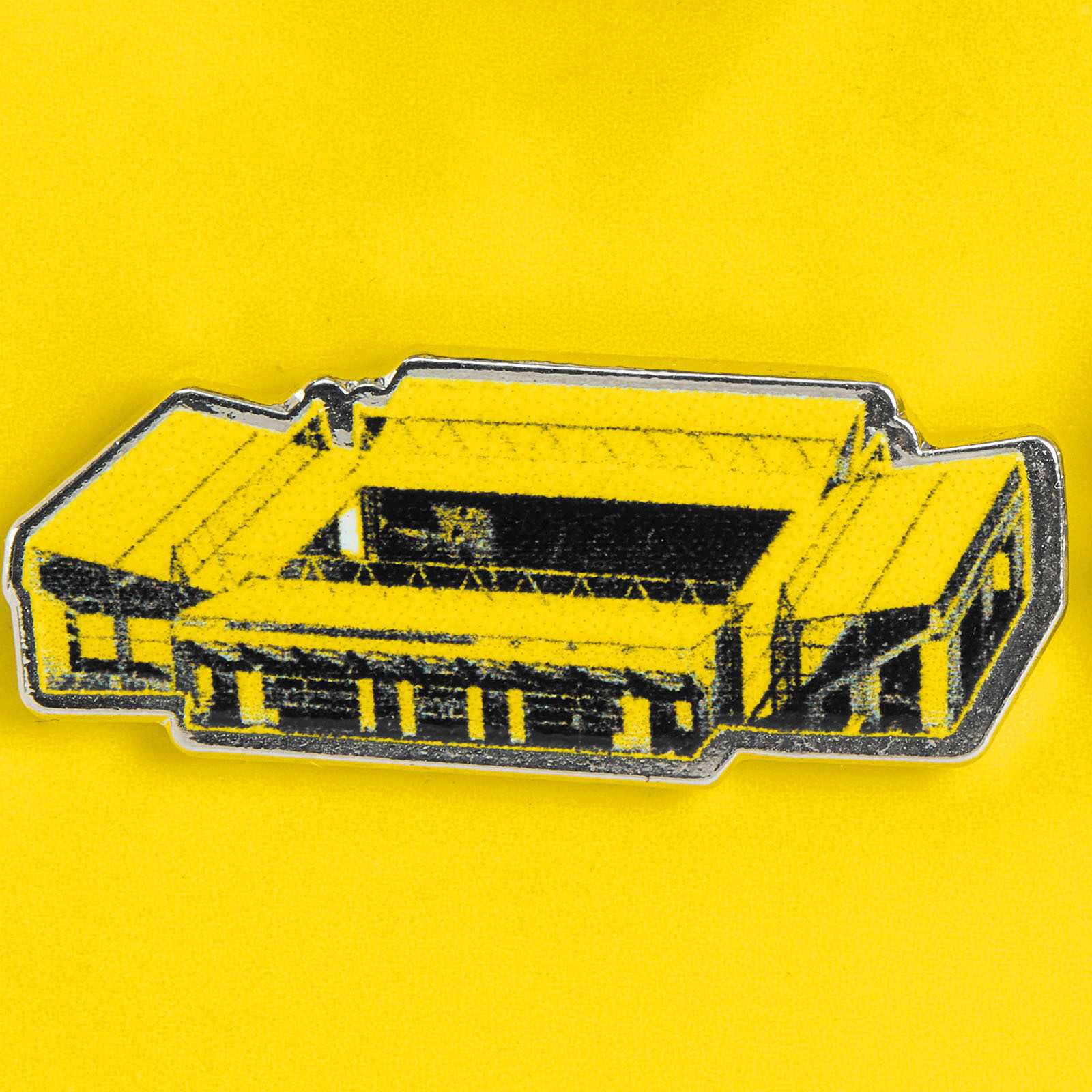 Detailansicht eines Pins aus dem BVB Pin 4er-Set Stadion, zeigt das SIGNAL IDUNA PARK-Motiv in schwarzgelb auf gelbem Hintergrund.