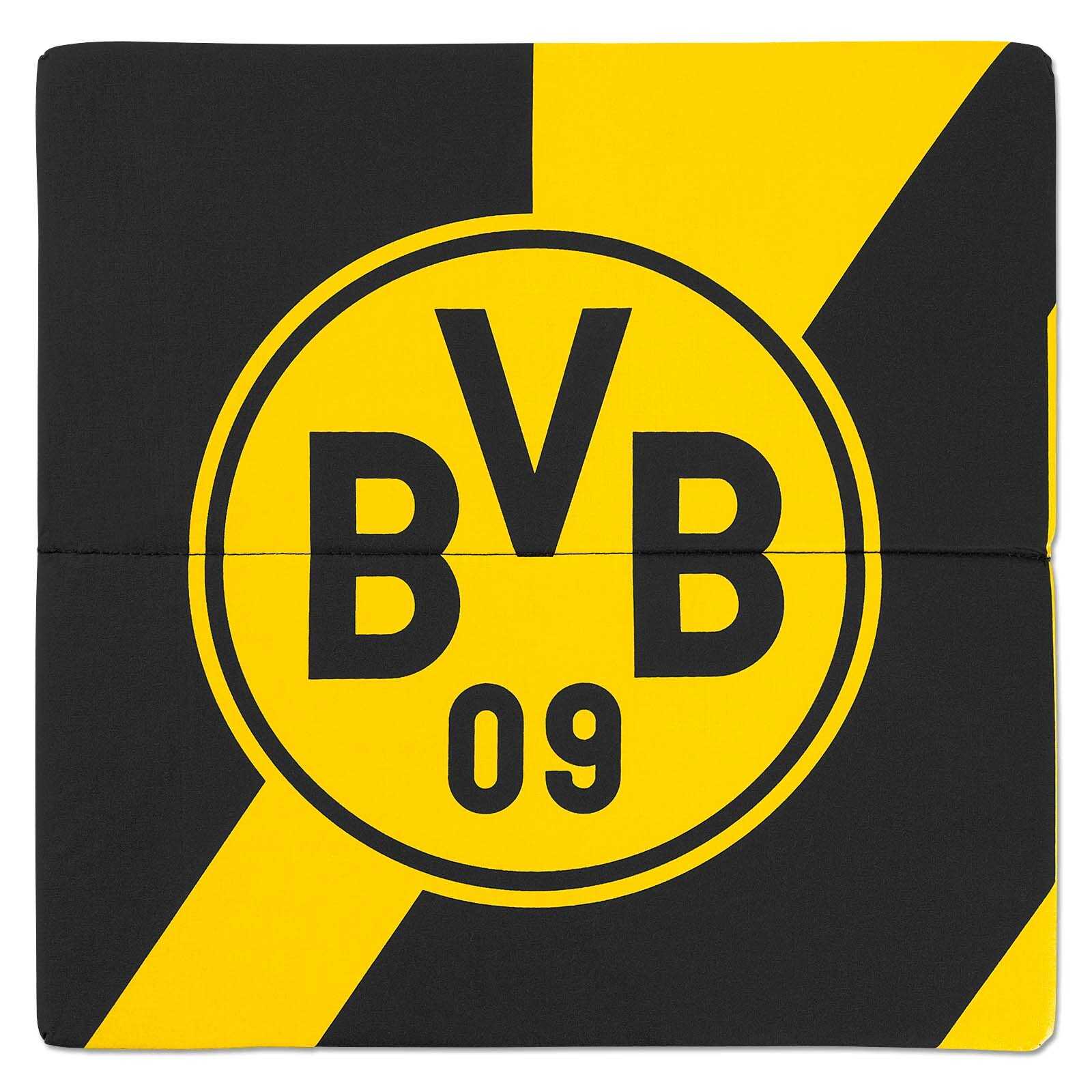 Vorderansicht des BVB Stadion Klappsitzkissens in schwarzgelb mit großem BVB-Emblem mittig auf dem Kissen.