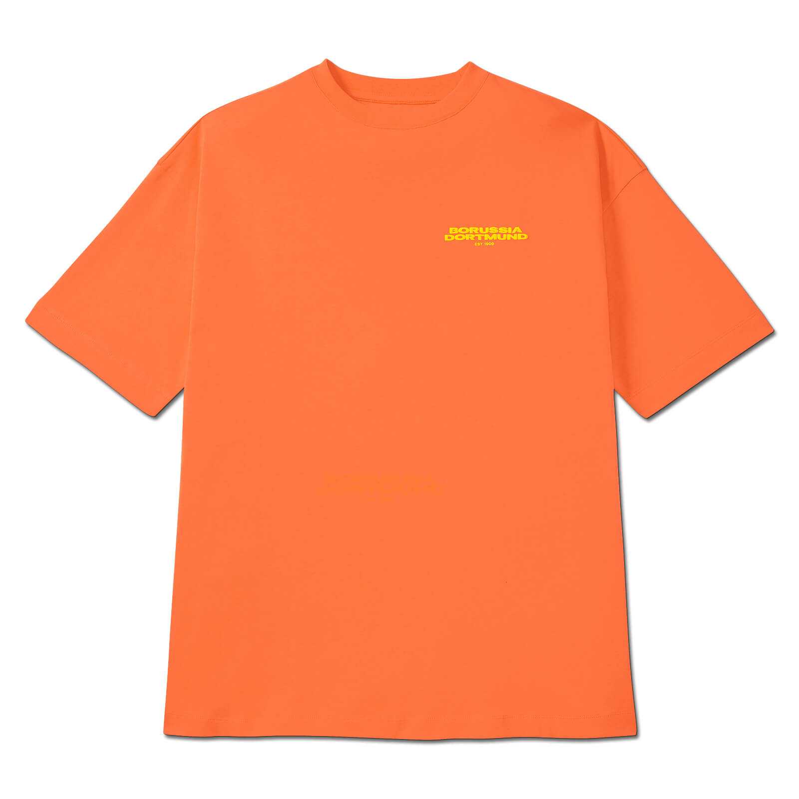 Vorderansicht des leuchtend orangen BVB Urban Tee mit gelbem "Borussia Dortmund"-Schriftzug auf der linken Brust. Keine sichtbaren Logos.