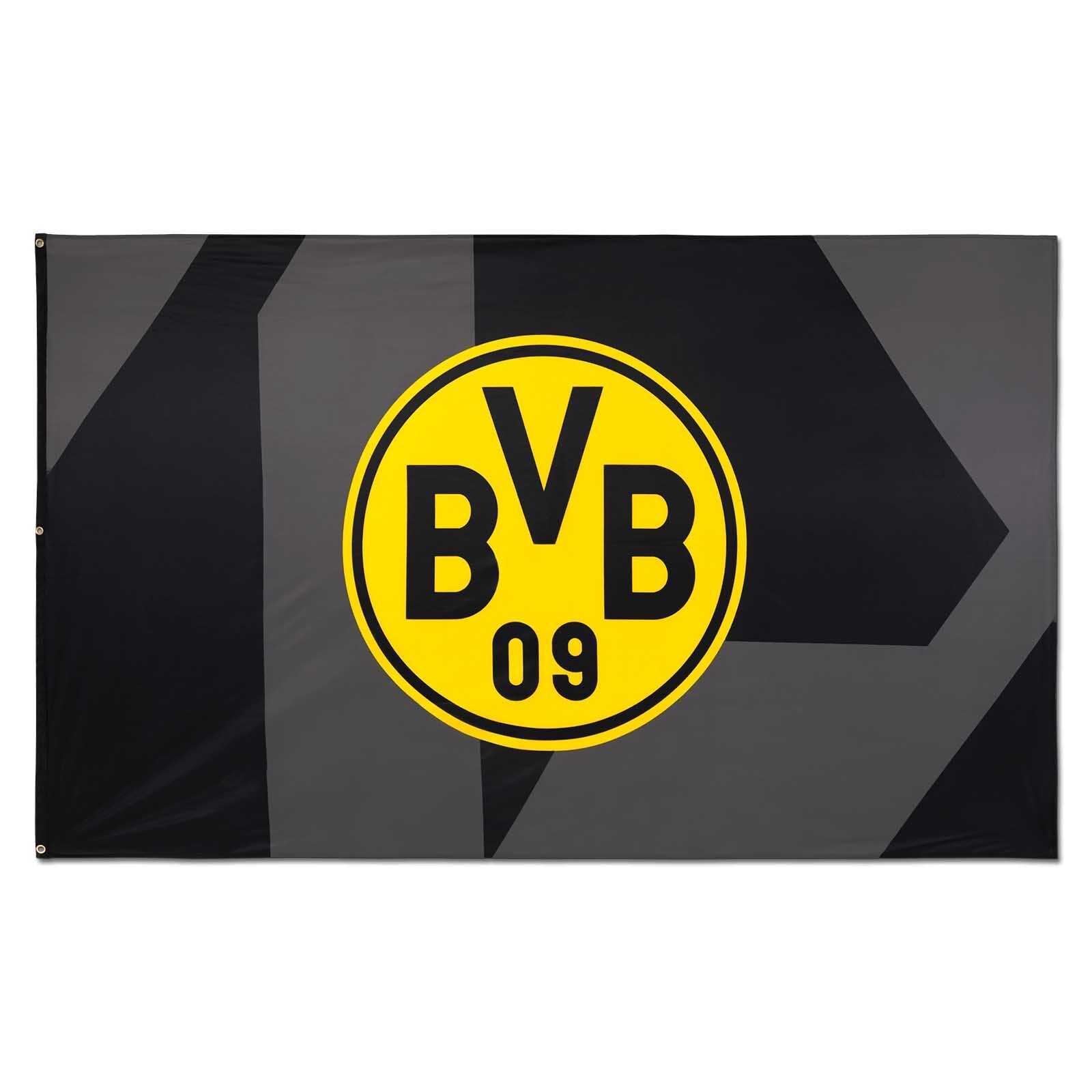 Frontalansicht der BVB-Hissfahne schwarz 250x150cm mit großem gelbem BVB-Emblem zentral auf schwarzgrauem Hintergrund.