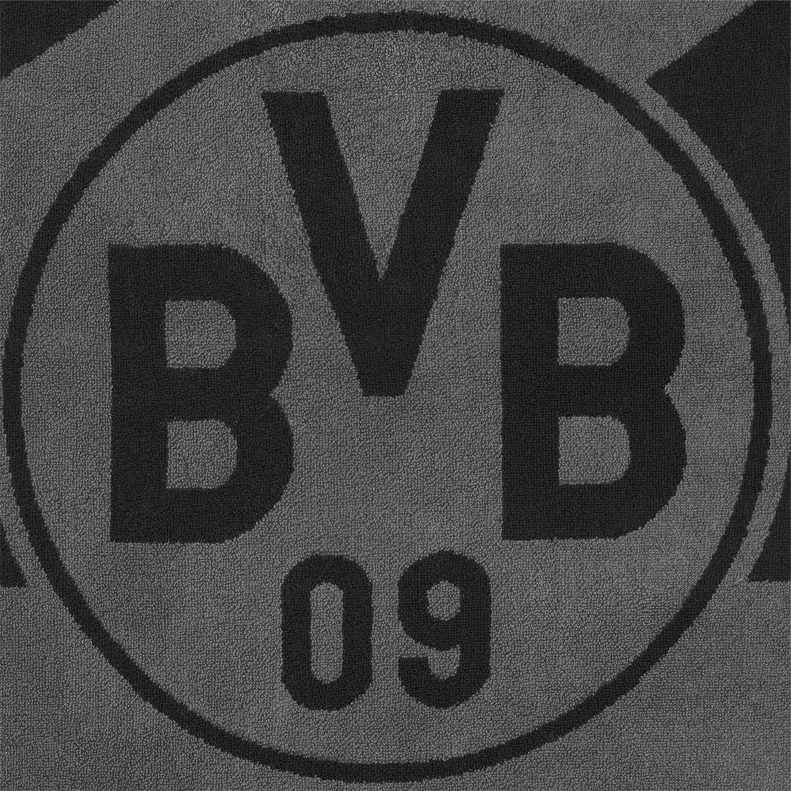 Detailansicht des BVB Duschtuchs grau/schwarz in 70x140 cm mit großem BVB-Emblem mittig auf grauem Hintergrund.