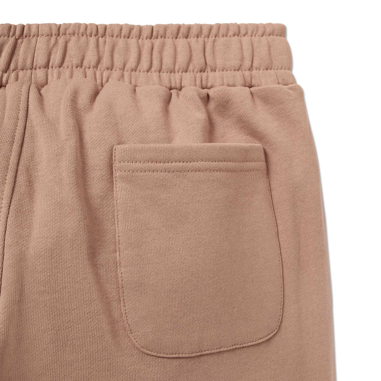 Detailansicht der BVB Terra Sweatpants Frauen in Beige mit elastischem Bund und aufgesetzter Gesäßtasche. Kein BVB-Emblem sichtbar.