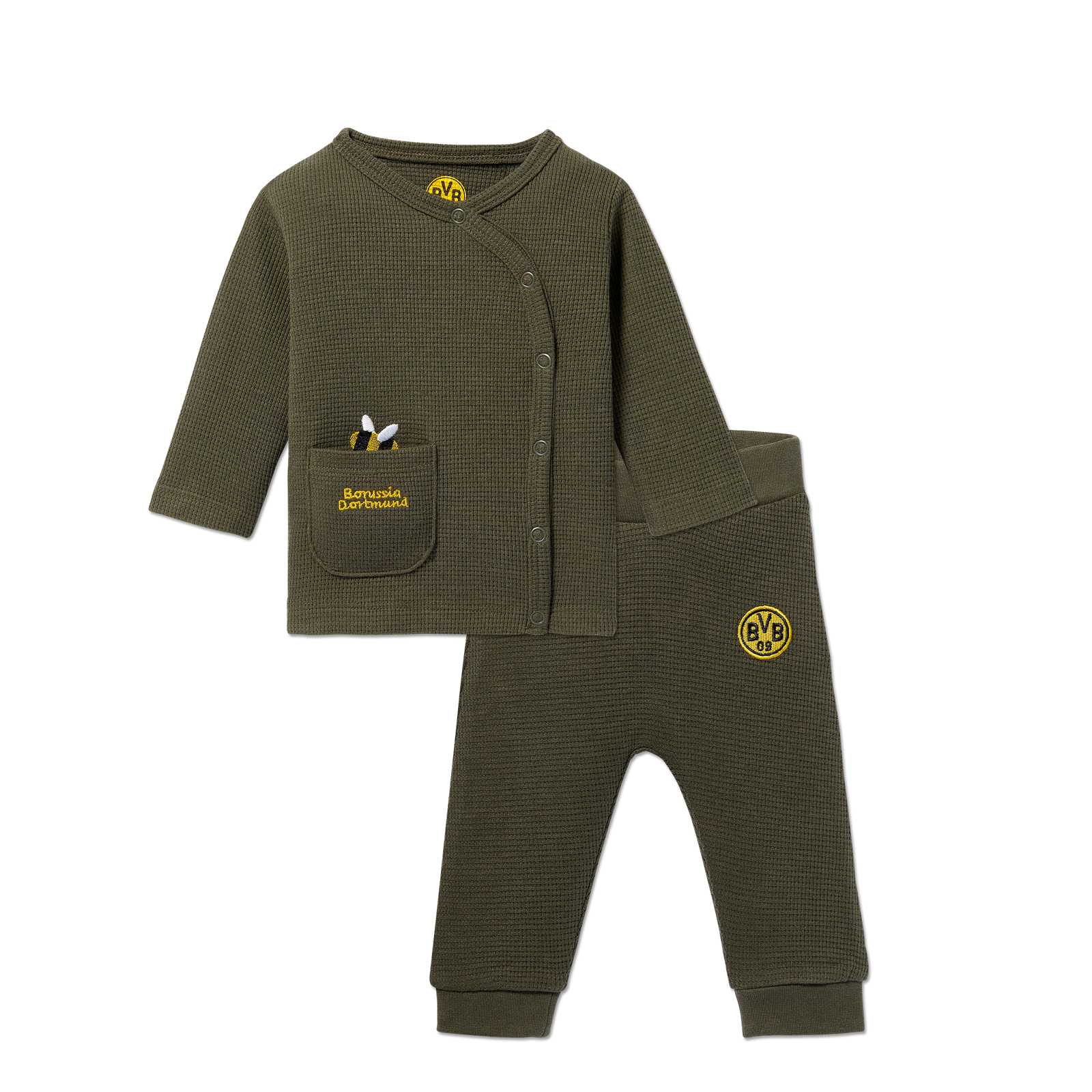 Vorderansicht des olivgrünen BVB Jogging-Set Baby mit Waffelstruktur, gesticktem BVB-Emblem auf der Hose und Borussia Dortmund-Schrift auf der Jackentasche.