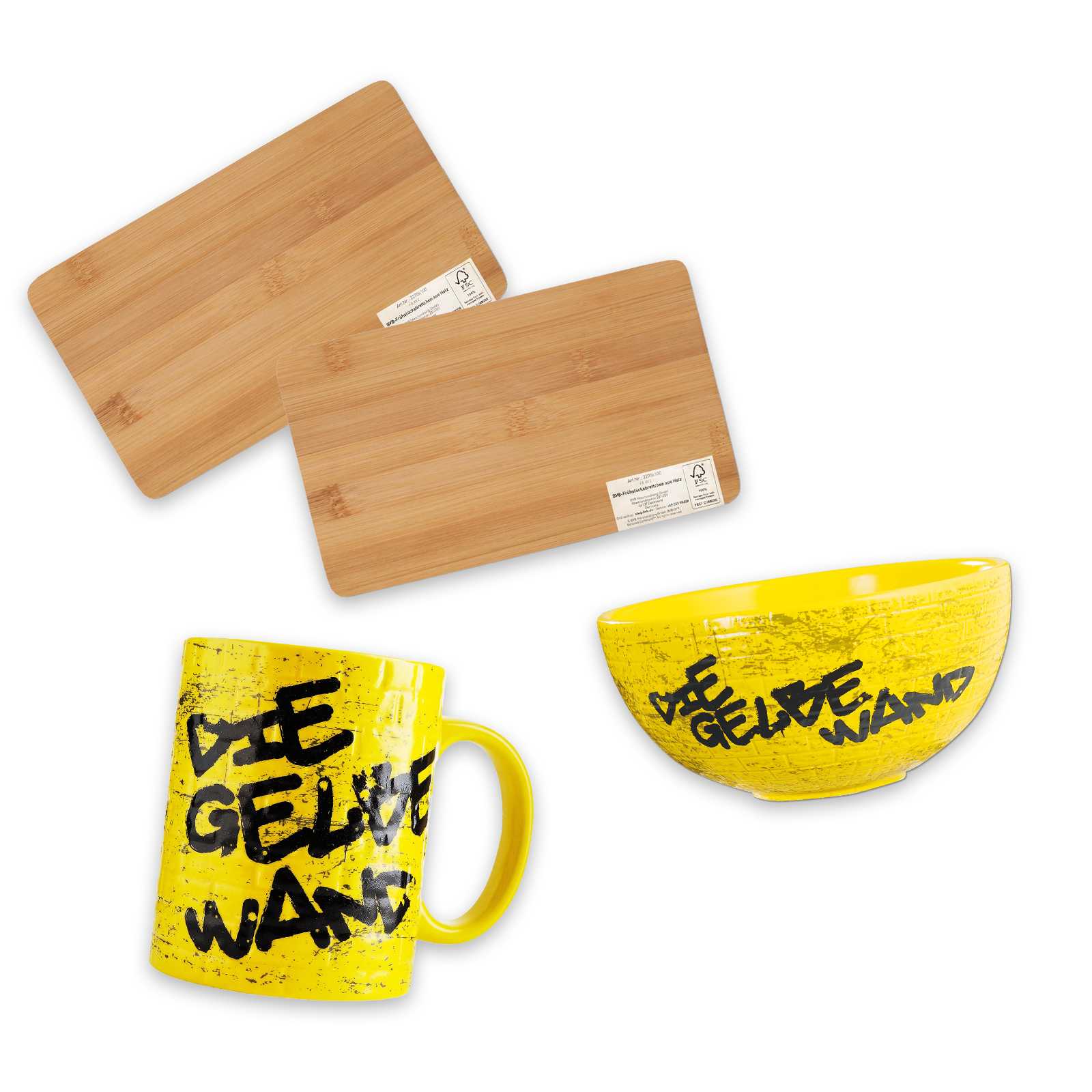 Frontalansicht des BVB Frühstücks Bundles mit zwei Holzbrettchen, einer gelben Tasse und einer gelben Schale, beide mit "Die Gelbe Wand"-Aufdruck.
