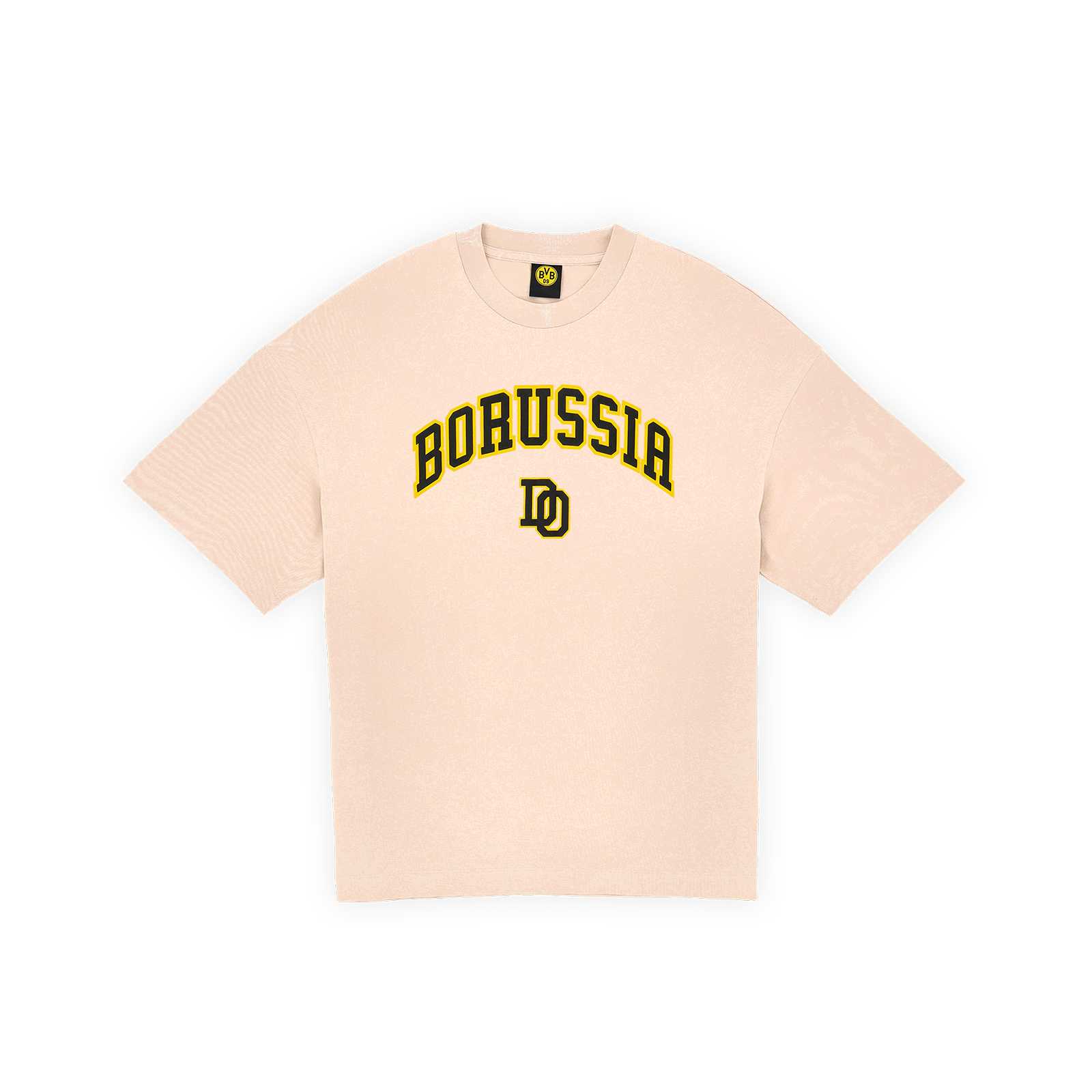 Vorderansicht des BVB College T-Shirt Kinder moonbeam in Beige mit schwarzgelbem "BORUSSIA" Schriftzug auf der Brust und kleinem BVB-Emblem am Kragen.