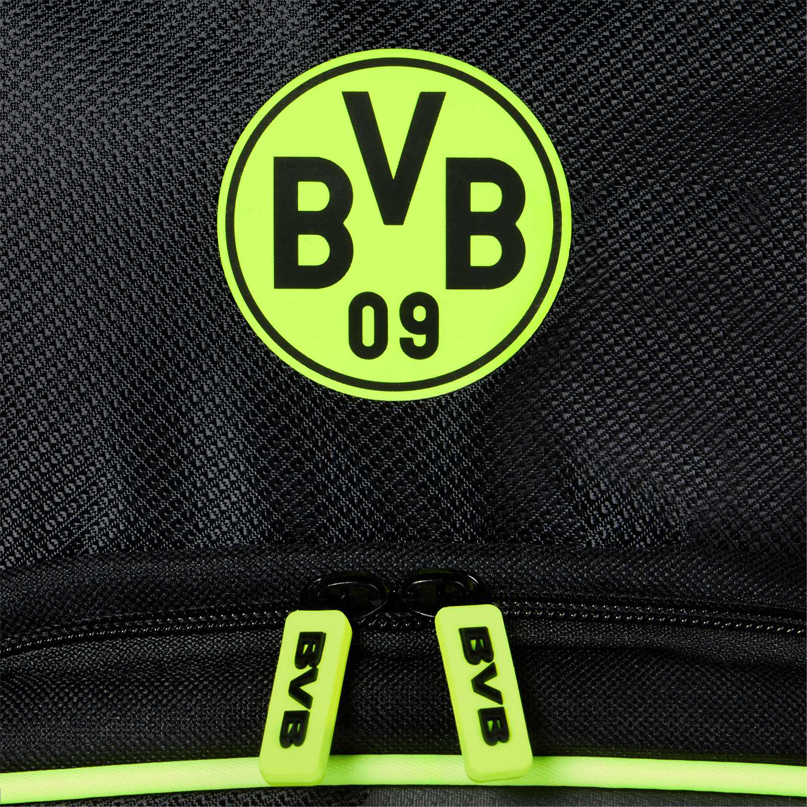 Detail-Ansicht des Neon-BVB-Emblems und der Neon-Zipper