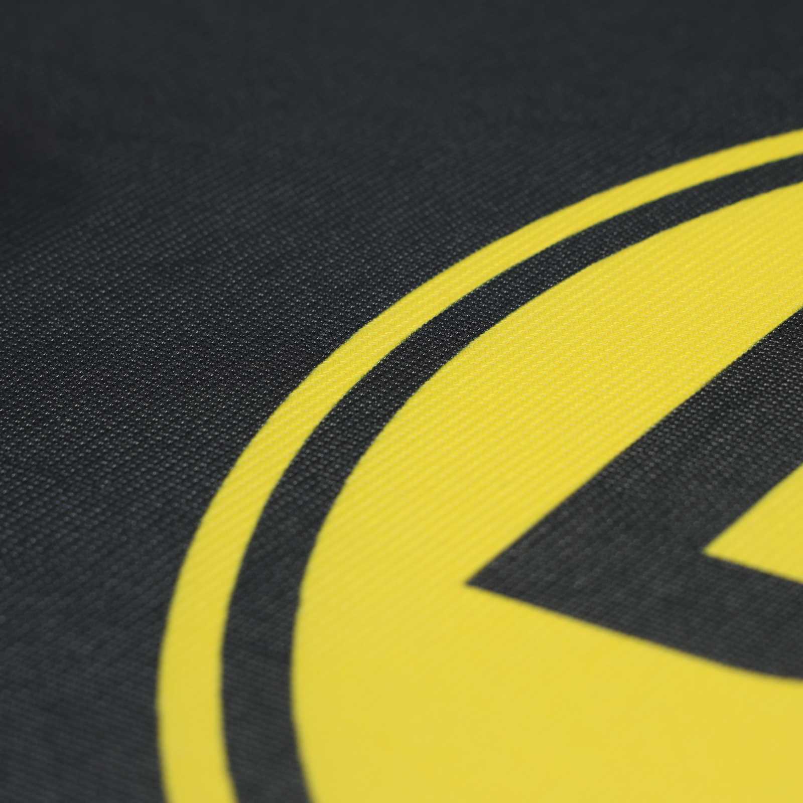 Nahaufnahme des aufgedruckten schwarzgelben BVB Logos auf den BVB Sonnenblenden im 2er Set.