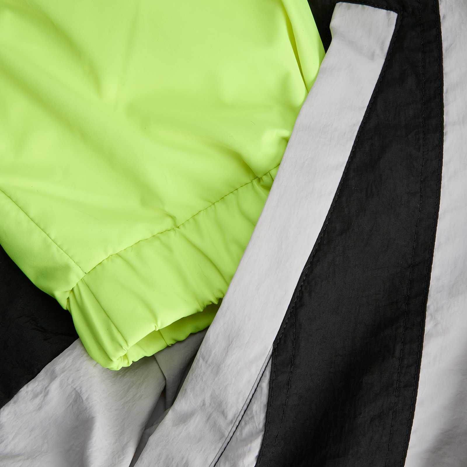 Detailansicht des Ärmel-Unterteils in Neon