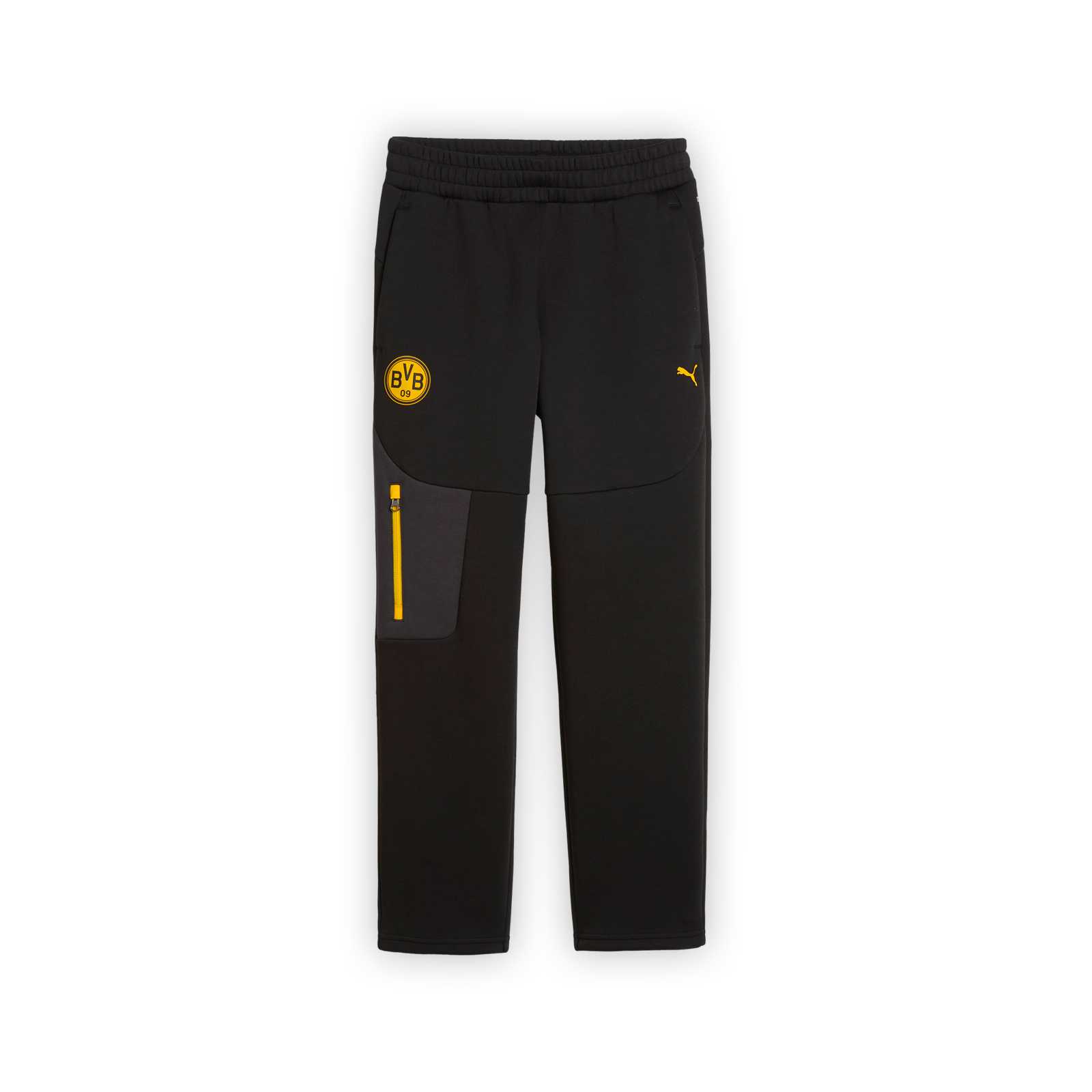 Vorderansicht der BVB PUMA Tech Freizeithose (schwarz) für Kinder mit schwarzgelben Details, BVB-Emblem auf dem rechten Oberschenkel und PUMA-Logo auf dem linken Oberschenkel.