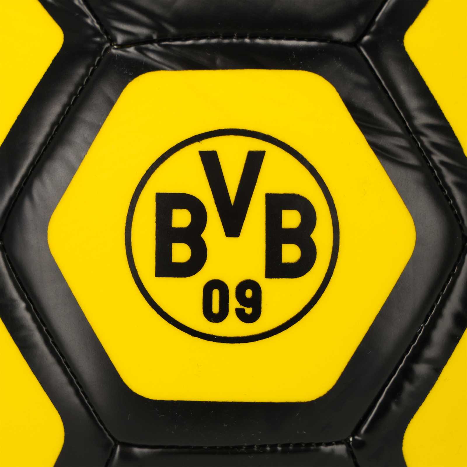 Detailaufnahme des gelben BVB-Logos.