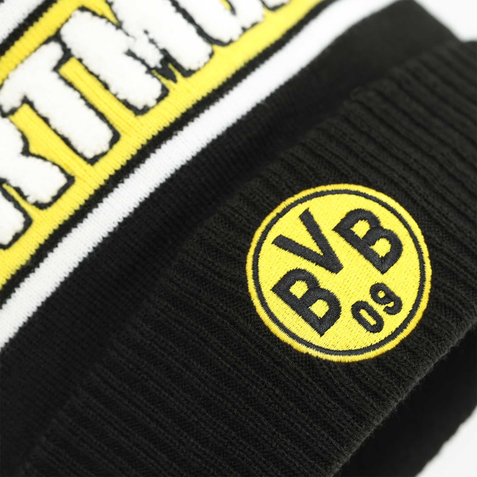 Detailansicht des BVB-Emlems auf der Krempe
