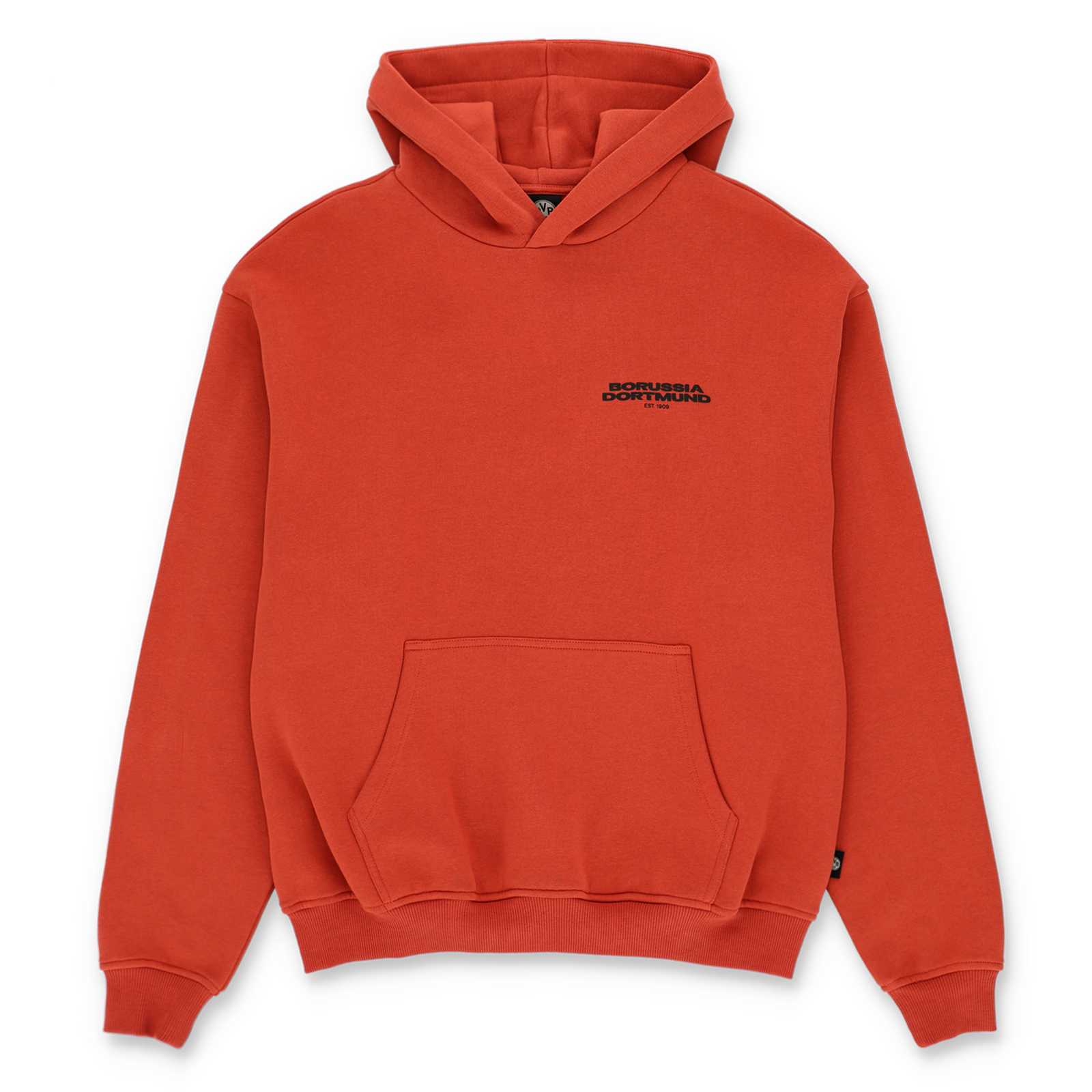 Vorderansicht des Hoodies in orange mit Kängurutaschen und kleinem schwarzem Borussia Dortmund est. 1909-Schriftzug auf der Brust