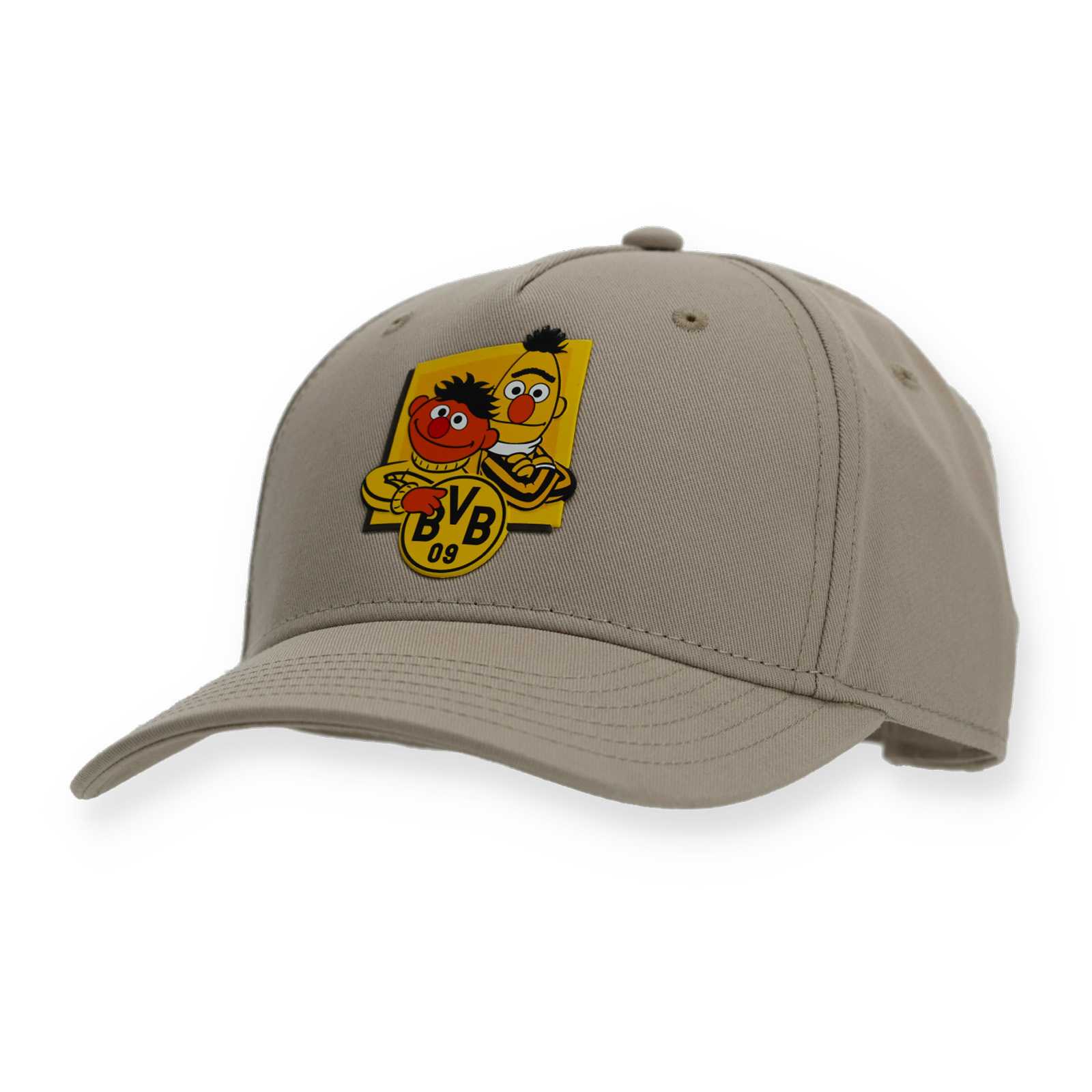 Vorderansicht der beigen BVB-Kappe mit Ernie, Bert und dem BVB-Logo auf dem Schirm.
