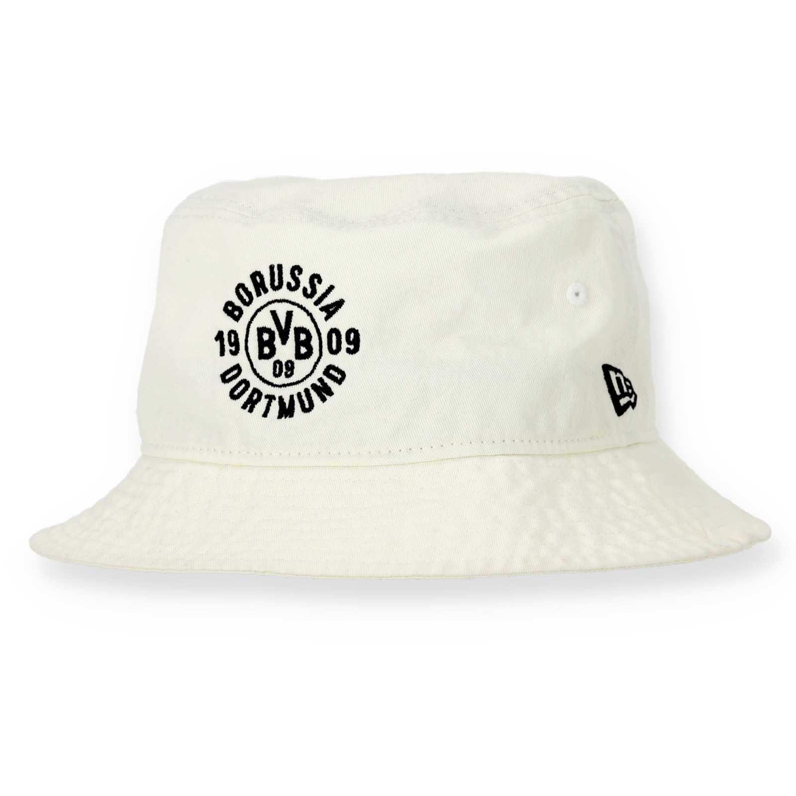 Vorderansicht des beigen BVB-Fischerhuts mit schwarzbeigem BVB Logo und schwarzem Borussia Dortmund 1909-Schriftzug über der Krempe und schwarzem New Era-Logo an der Seite
