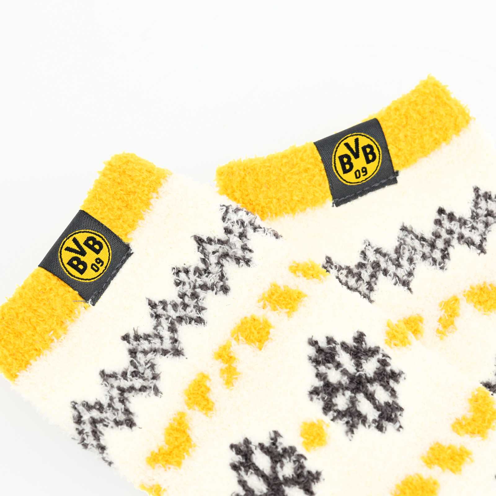 Detailaufnahme der weißen BVB Socken mit norweger-Muster.