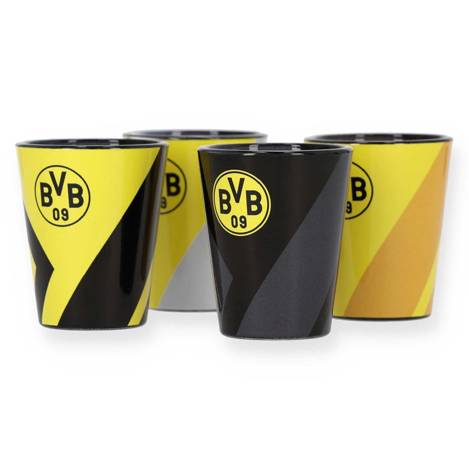 Die vier Schnapsgläser mit verschiedenen schwarz- grau-gelben Designs und jeweils dem BVB-Emblem auf einem Bild