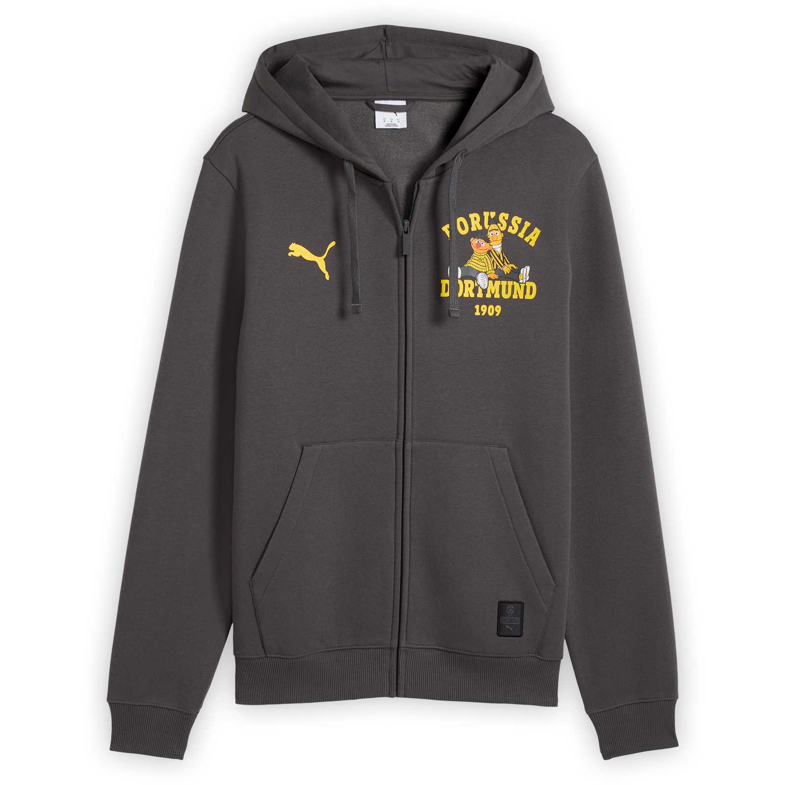 Vorderansicht der grauen Kapuzen-Sweatjacke mit Ernie und Bert sitzend auf der einen Brustseite mit gelbem Borussia Dortmund 1909 Schriftzug aufgedruckt. Auf der anderen Seite ist eine gelbe PUMA-Katze zu sehen.