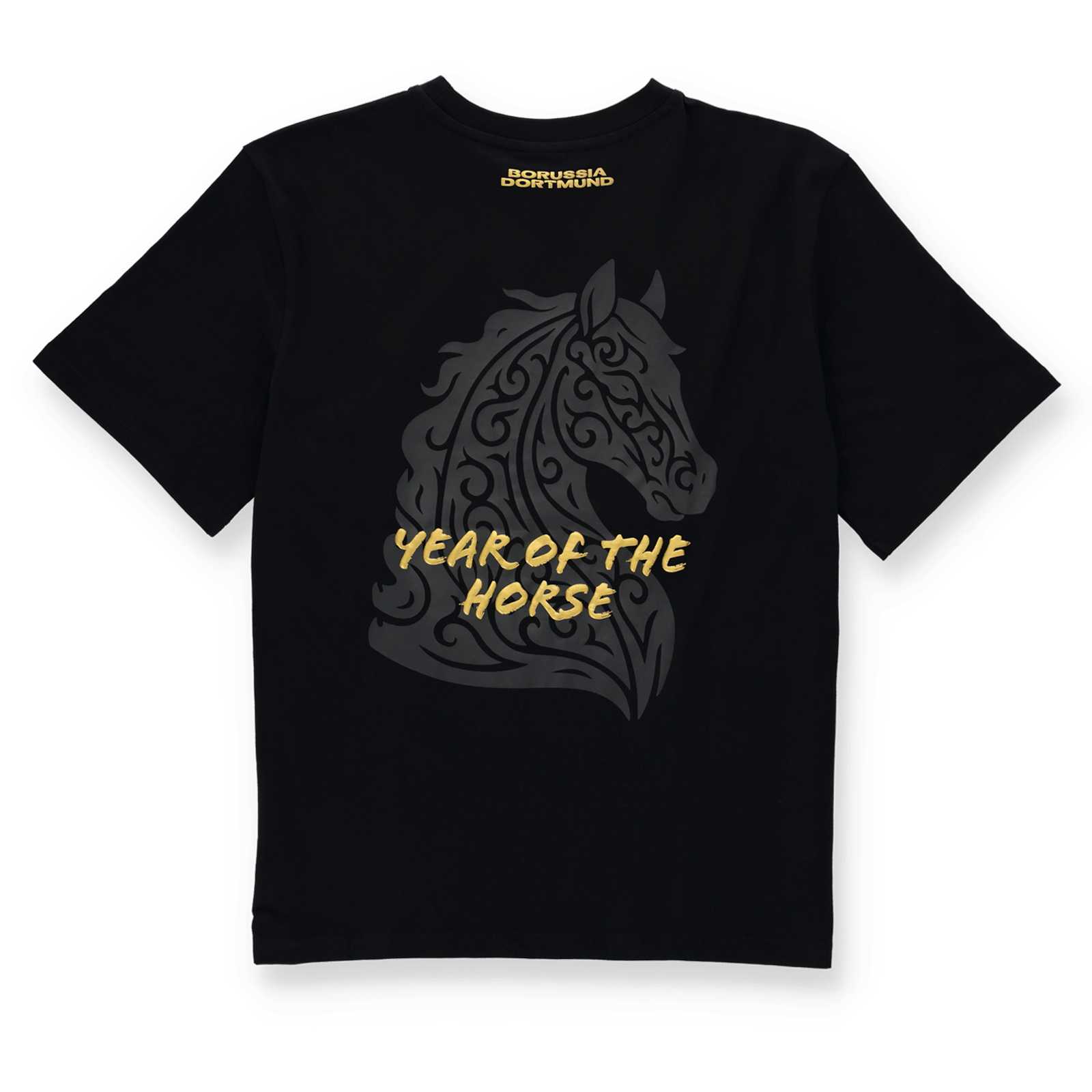 Die Rückansicht des schwarzen Shirts mit grauem Pferde-Tattoo-Motiv und goldenem Schriftzug Year of he Horse auf dem Rücken.