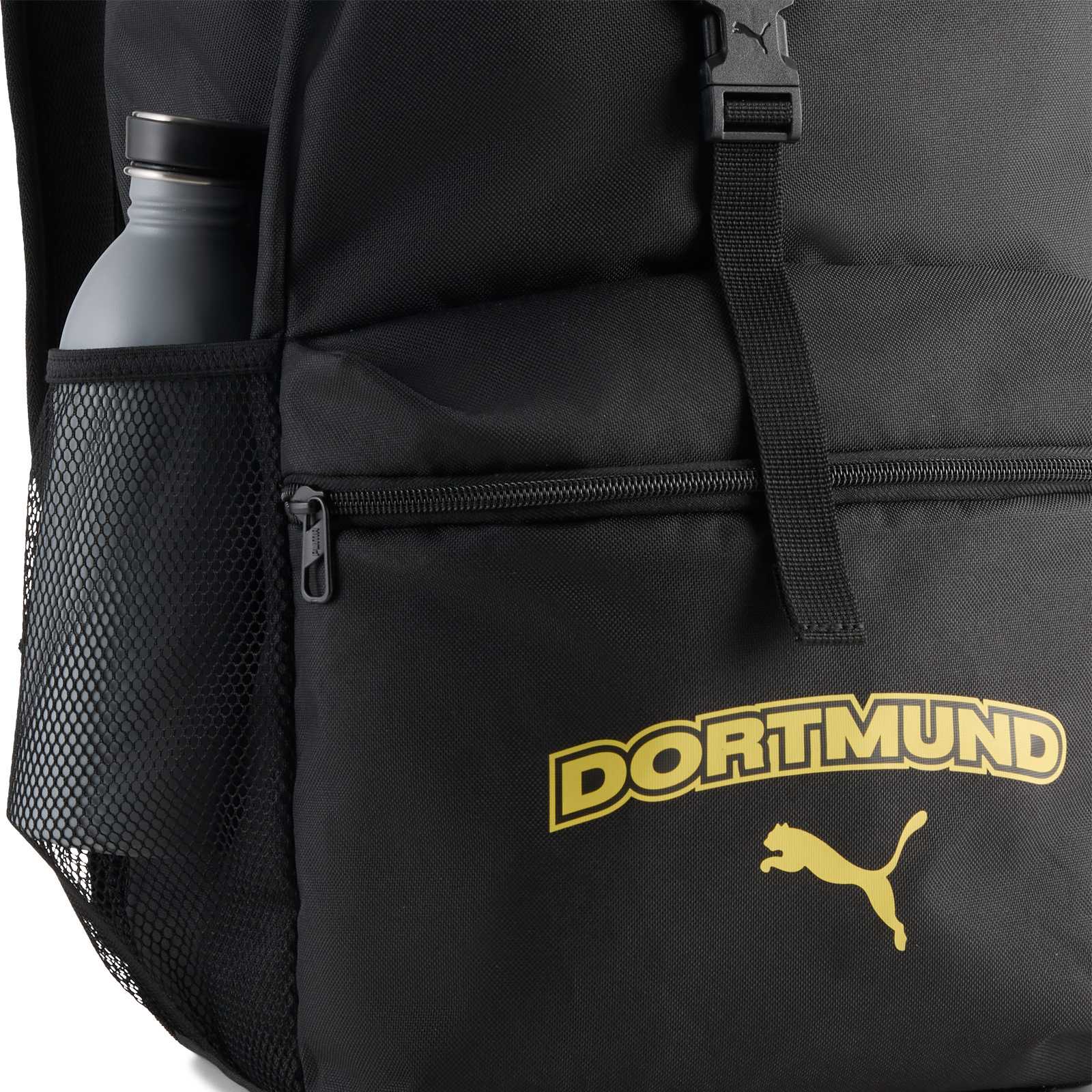 Detailaufnahme der Vorder- und Seitentasche mit Flasche.