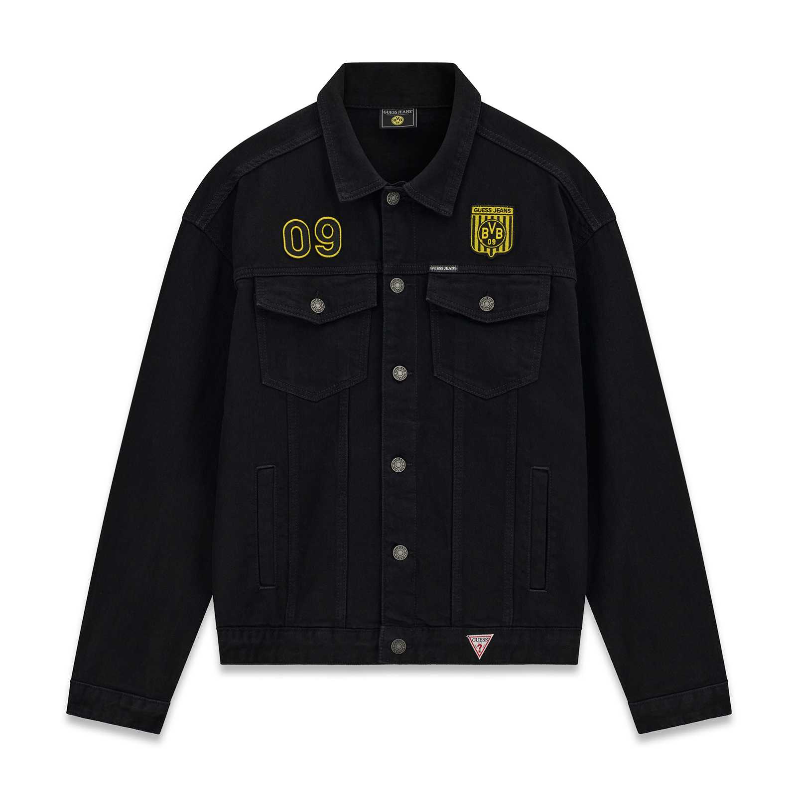 Vorderansicht der schwarzen Jeansjacke mit gelben Patches auf der Brust.