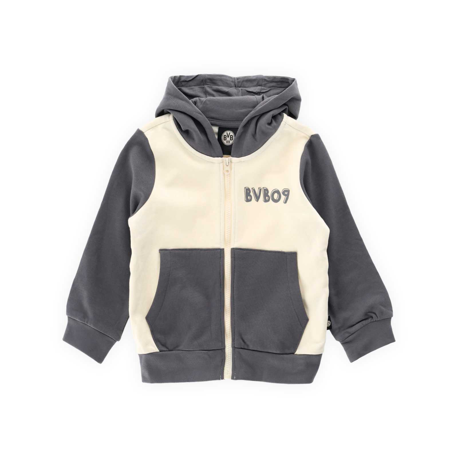 Die Vorderansicht des beigen Hoodies mit braunen Ärmeln, brauner Kapuze und braunem BVB09-Schriftzug auf der Brust